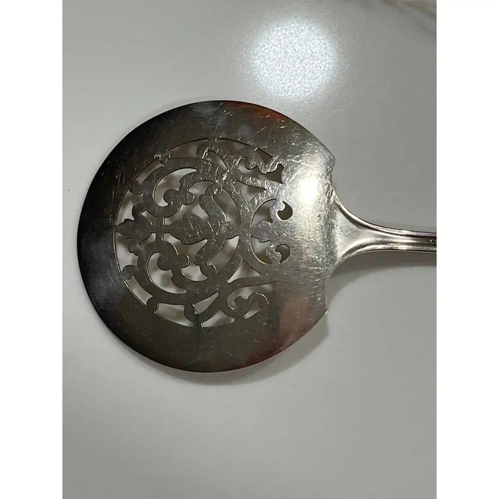 GROSVENOR‎ 1921 Silverplate Pierced Tomato Server No Monogram